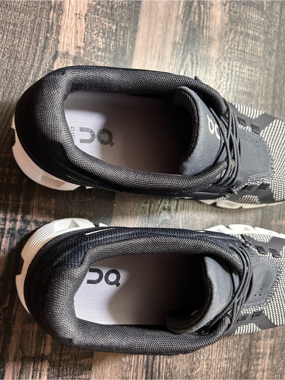 On Cloud Women's Athletic Shoes Walking Running Black/White - Picture 3 of 6